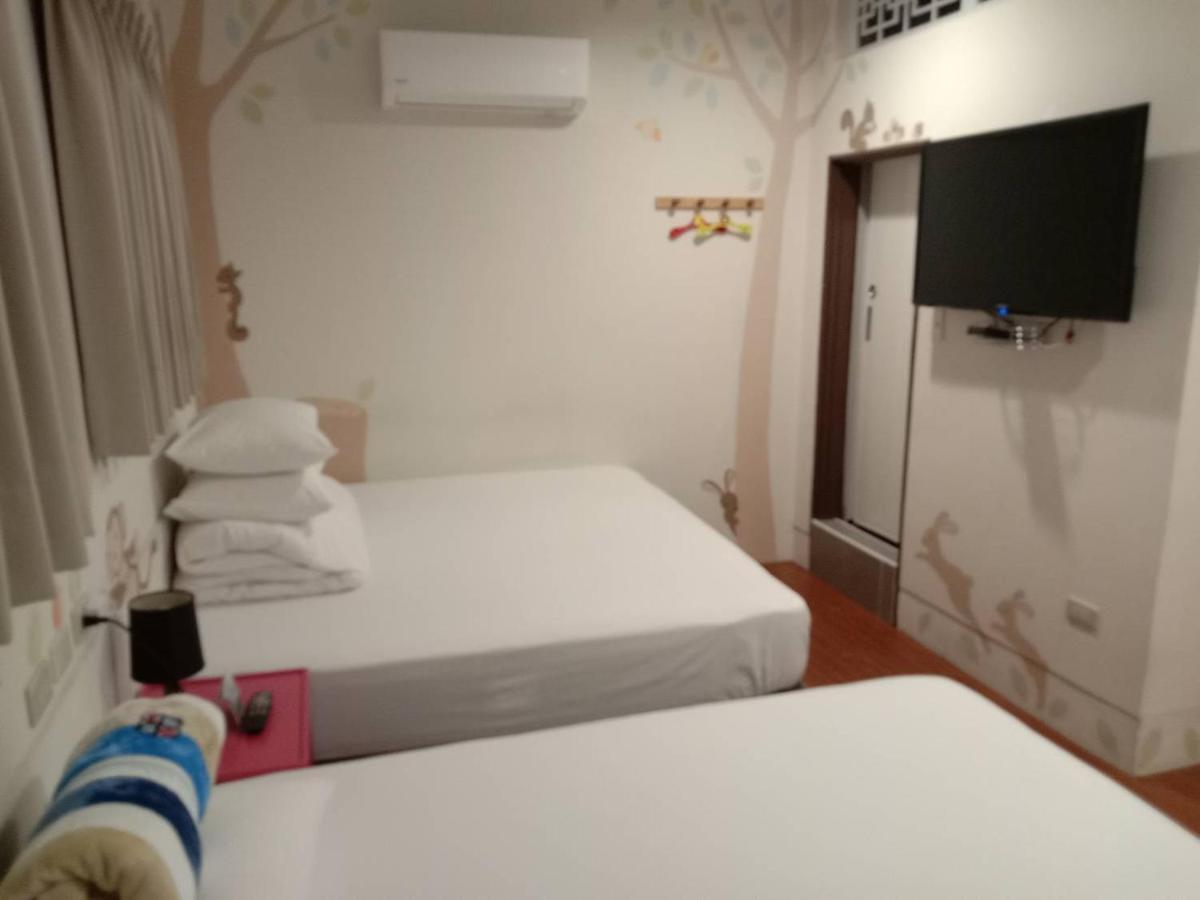 Temple Side Hostel Tainan Buitenkant foto