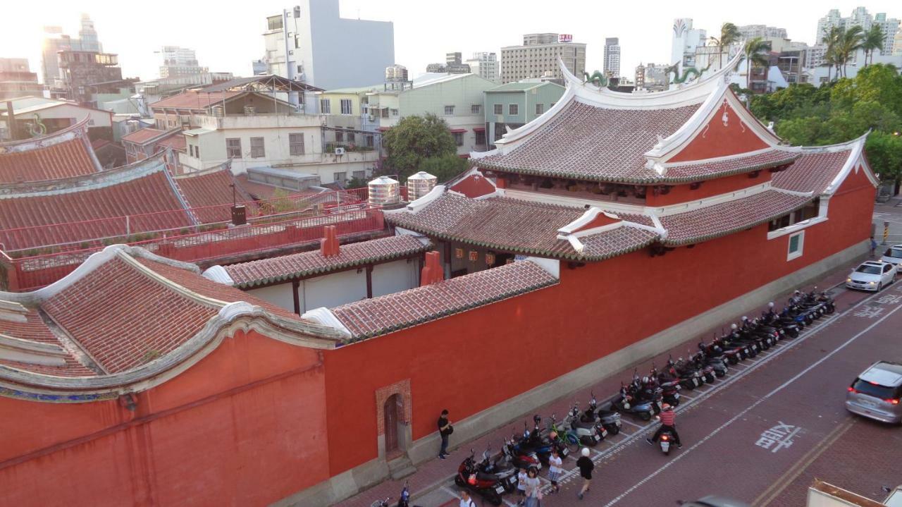 Temple Side Hostel Tainan Buitenkant foto